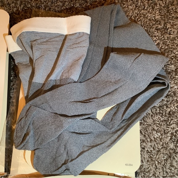 Lot of 2 - Donna Karan net pantyhose, colors black/white, size: Small - Picture 8 of 12